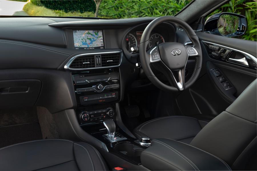 Интерьер Infiniti QX30 2.0t AWD Sport 2018 года  (AU) (фото 3 из 34)